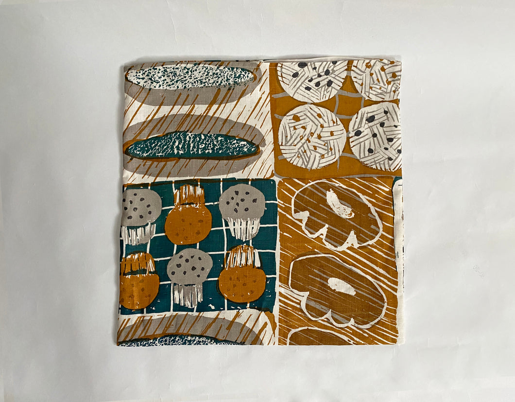Cushion cover / BEAVER BREAD,croissants